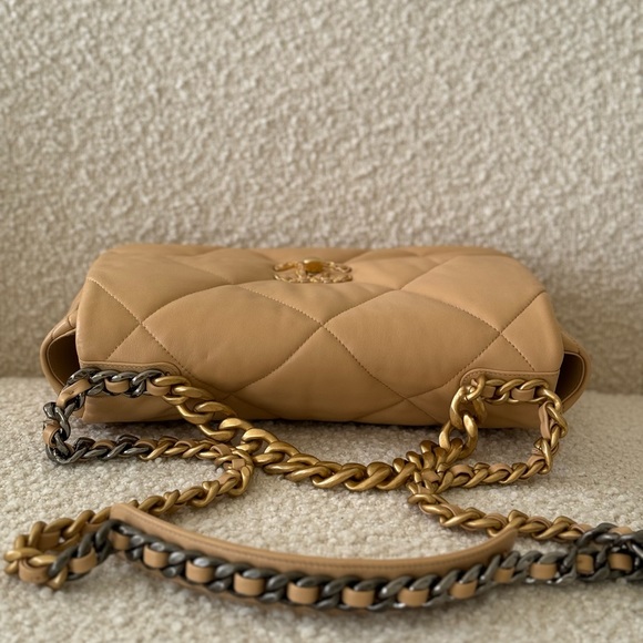 Chanel 19 Large, Beige Lambskin With Gold Hardware - Picture 9 of 17